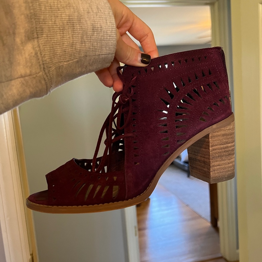 Vince Camuto size 8 sandal